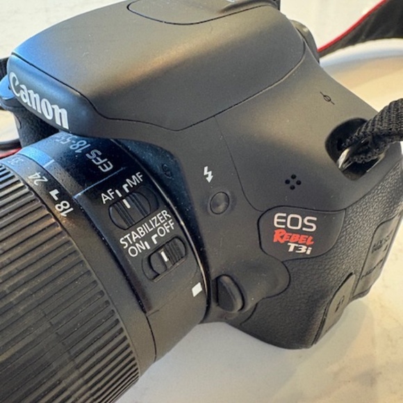 Canon EOS Rebel T3i 18.0MP DSLR Camera with 18-55mm Lens - Picture 3 of 10